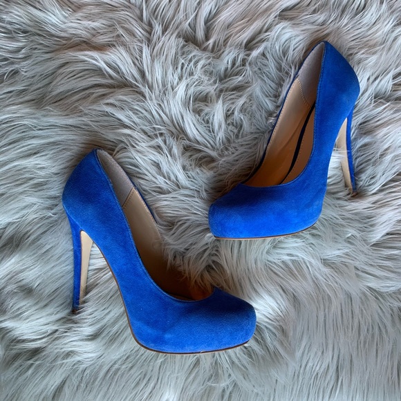 blue pumps š